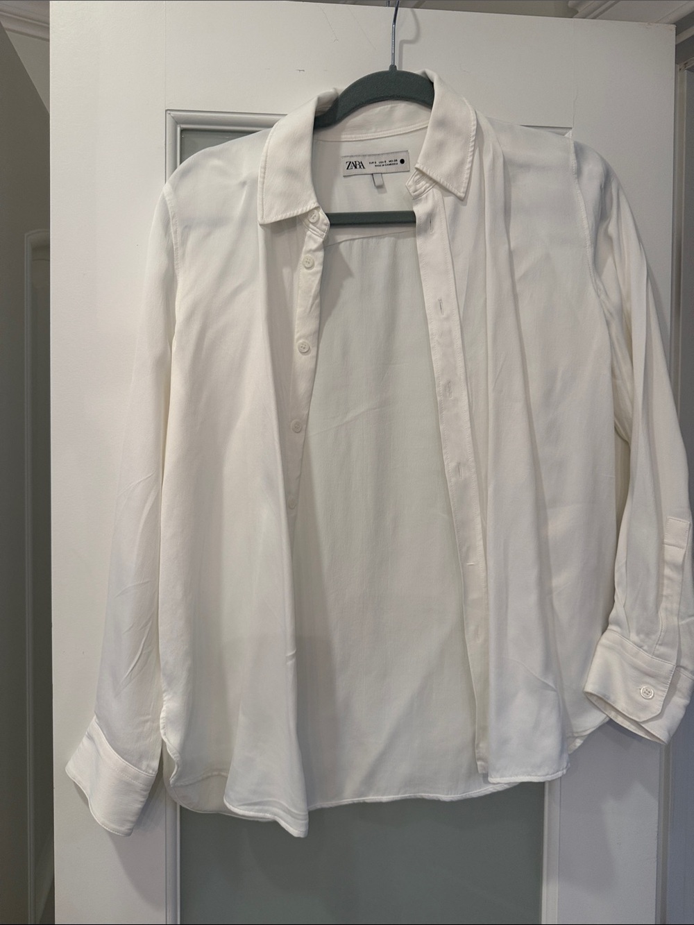 Zara Woman’s White Long-Sleeve Button Shirt